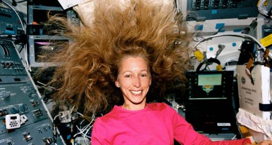 美国女宇航员讲述太空生活的真实体验：乏味枯燥