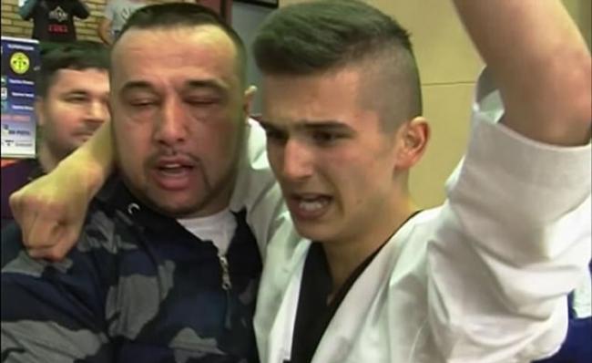 波斯尼亚16岁跆拳道黑带少年35秒内以前空翻用头撞破111块混凝土板破纪录